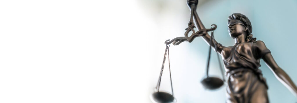 Justitia Figur Hvid Baggrund Venstre